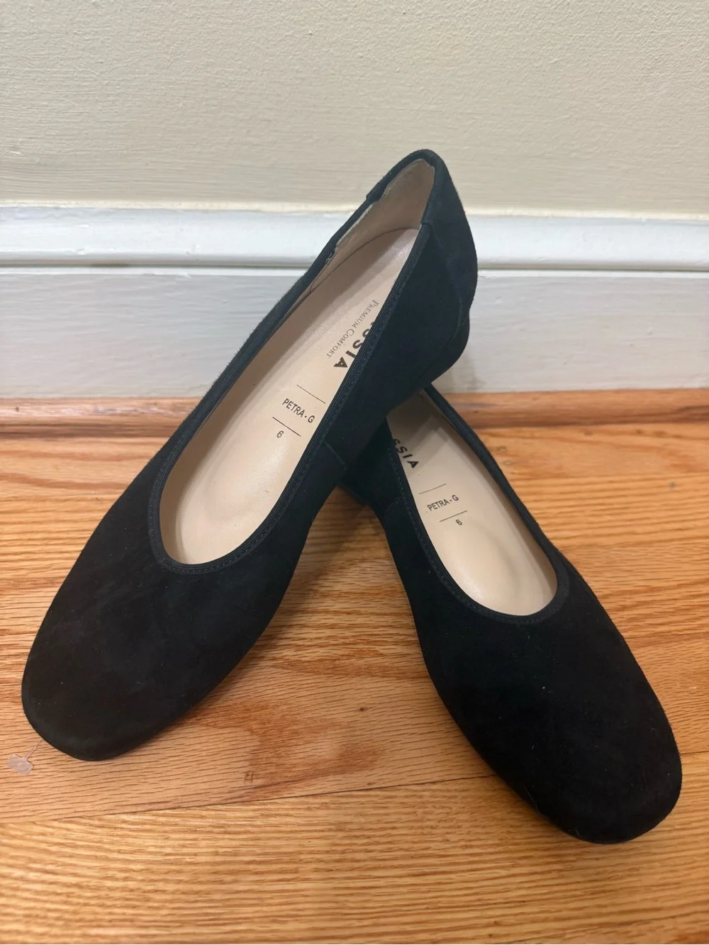 8.5G European Luxury Comfort Wide Width Black Suede Wedge Flat Support Orthotic